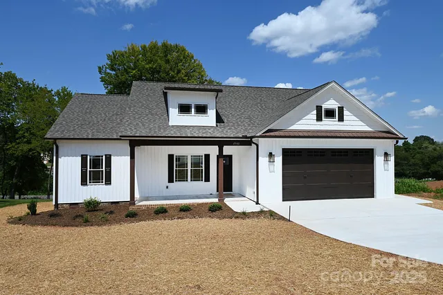 $415,000 | 4940 Southview Drive, Hickory, NC 28602