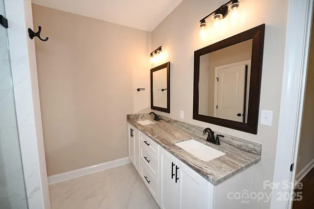 $415,000 | 4940 Southview Drive, Hickory, NC 28602