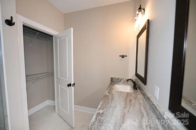 $415,000 | 4940 Southview Drive, Hickory, NC 28602