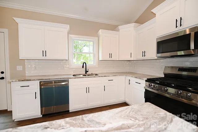 $414,999 | 4940 Southview Drive, Hickory, NC 28602