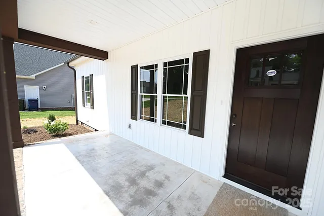 $415,000 | 4940 Southview Drive, Hickory, NC 28602