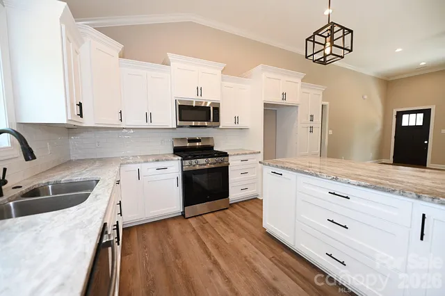 $414,999 | 4940 Southview Drive, Hickory, NC 28602