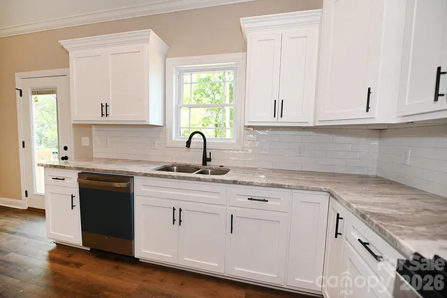 $414,999 | 4940 Southview Drive, Hickory, NC 28602