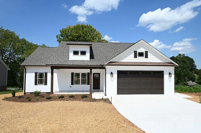 $415,000 | 4940 Southview Drive, Hickory, NC 28602
