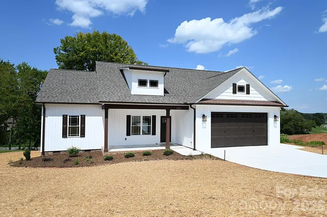 $414,999 | 4940 Southview Drive, Hickory, NC 28602