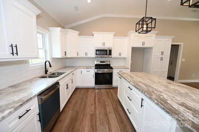 $415,000 | 4940 Southview Drive, Hickory, NC 28602