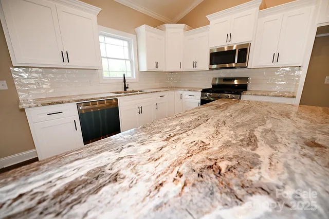 $415,000 | 4940 Southview Drive, Hickory, NC 28602