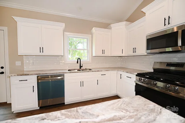 $415,000 | 4940 Southview Drive, Hickory, NC 28602