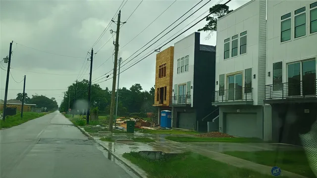 a view of a yard in front of a building