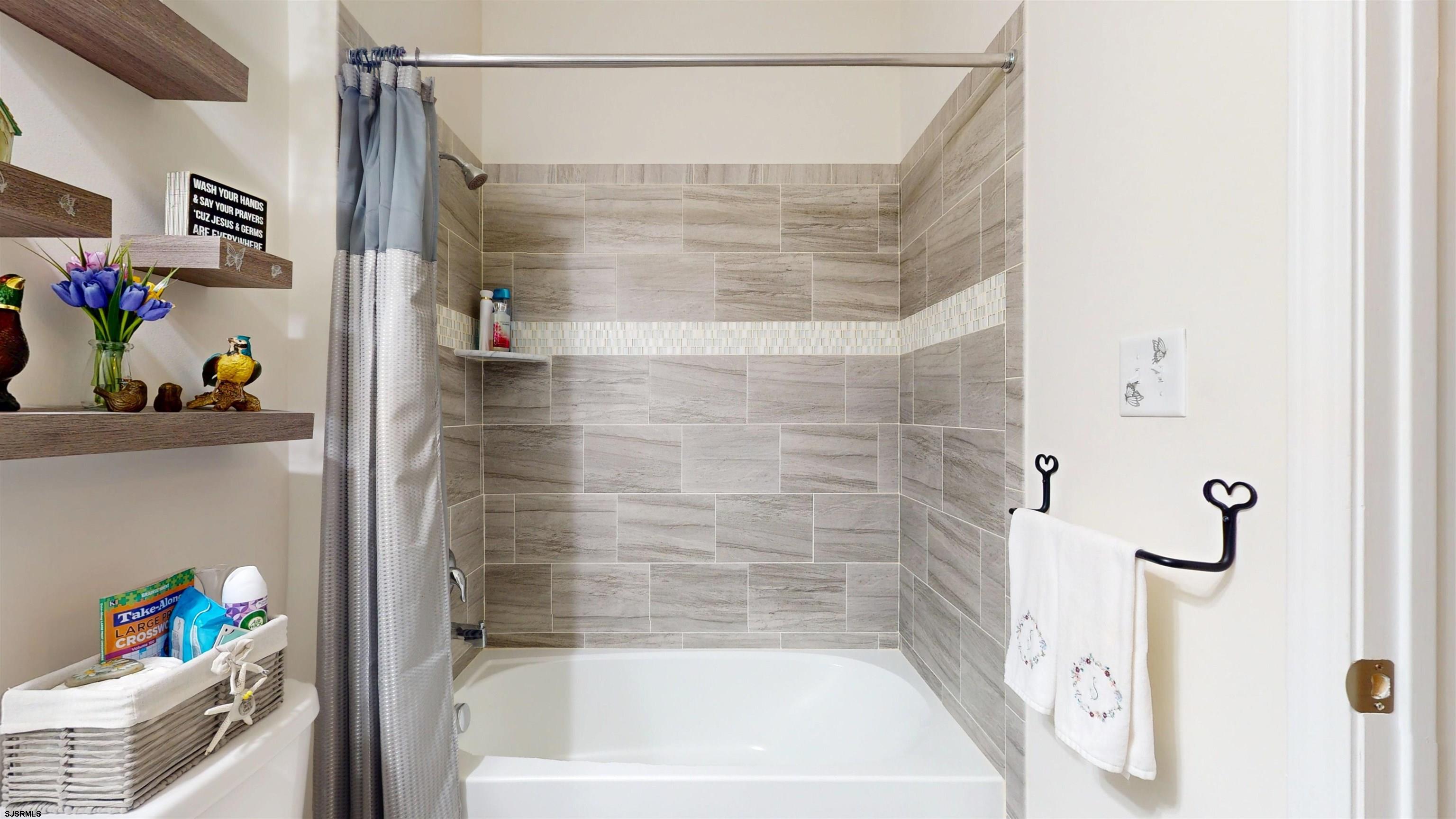 185 Keller Way Mays Landing, NJ 08330 - Photo 36 of 56 a bathroom with a bathtub and a shower