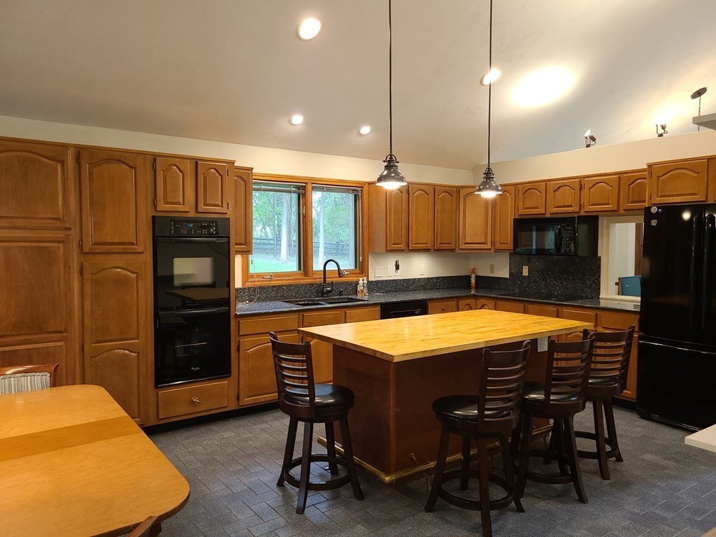 87 Narrows Road Freetown, MA 02702 - Photo 10 of 37