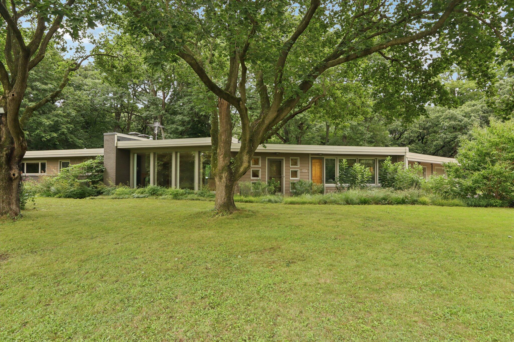 1009 Spring Valley Road Burlington, WI 53105 - Photo 1 of 49 Mid Century Architecture