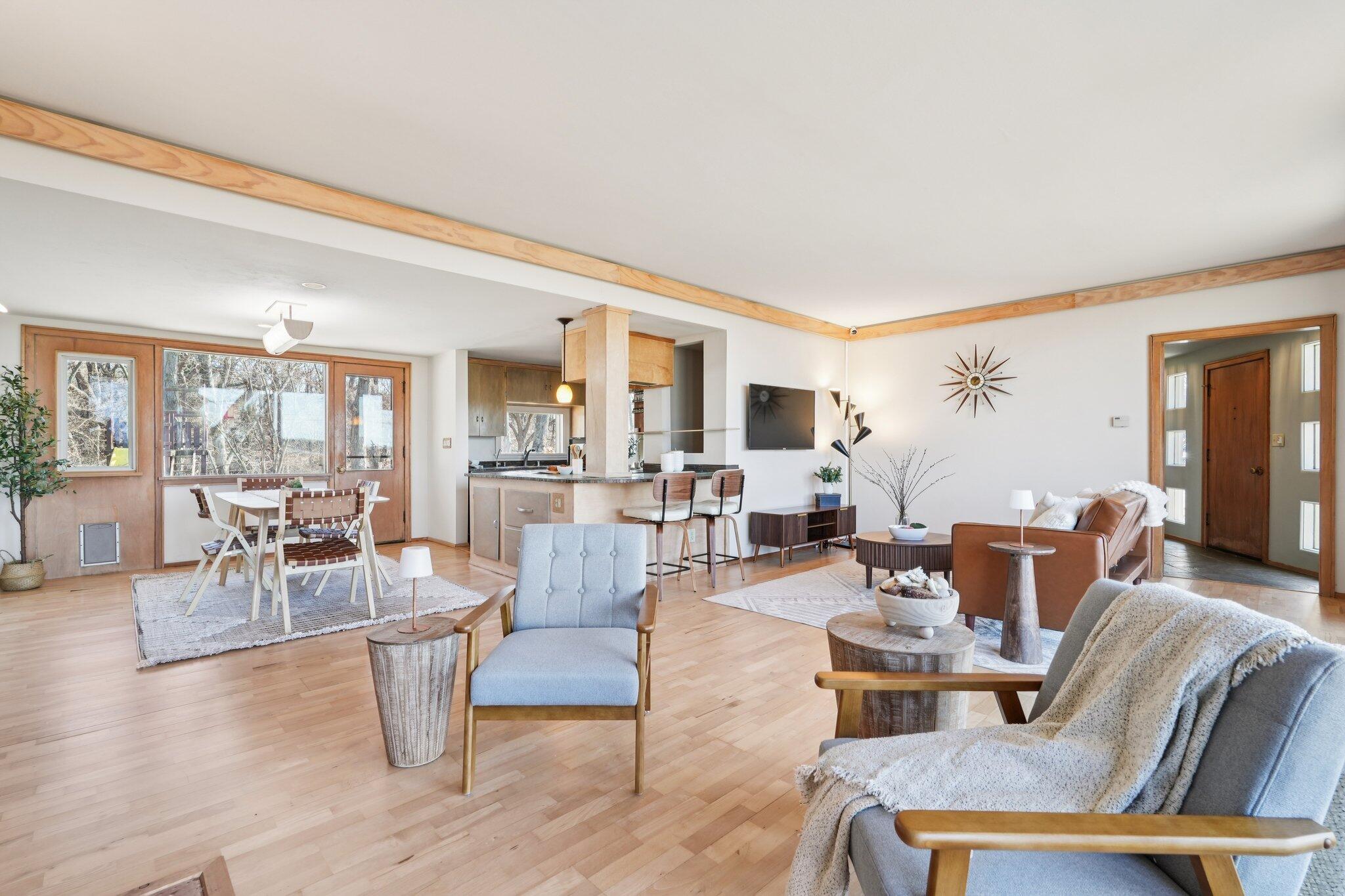 1009 Spring Valley Road Burlington, WI 53105 - Photo 10 of 49 Entertaining made easy.