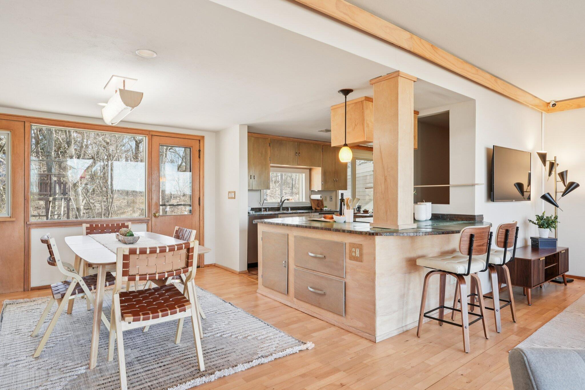 1009 Spring Valley Road Burlington, WI 53105 - Photo 11 of 49 Dine at the breakfast bar or table