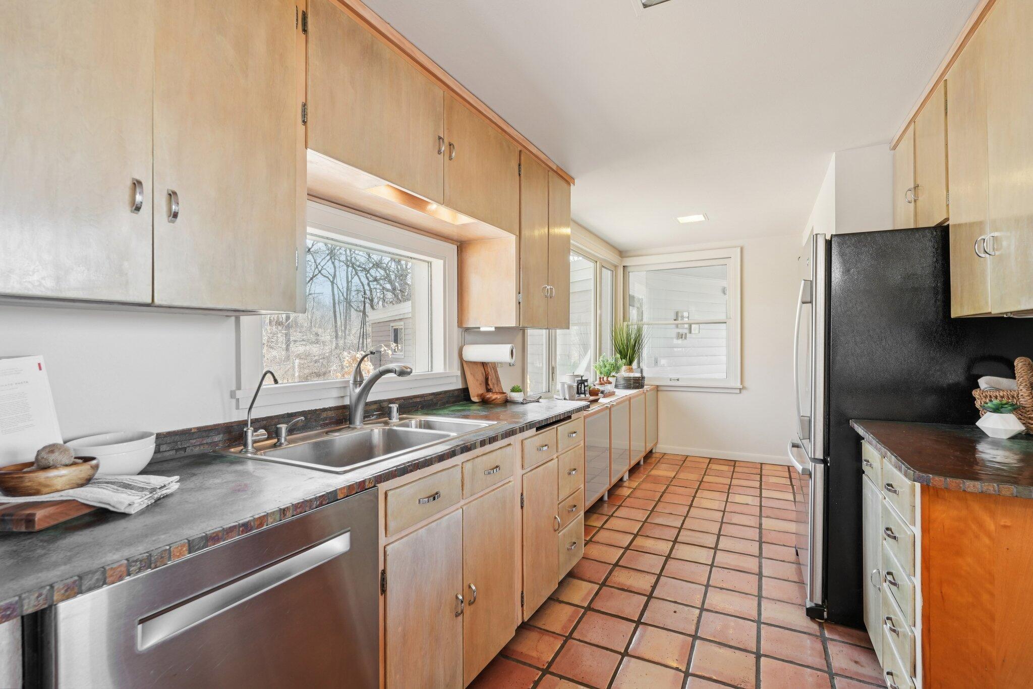 1009 Spring Valley Road Burlington, WI 53105 - Photo 13 of 49 Original Terracotta Tile