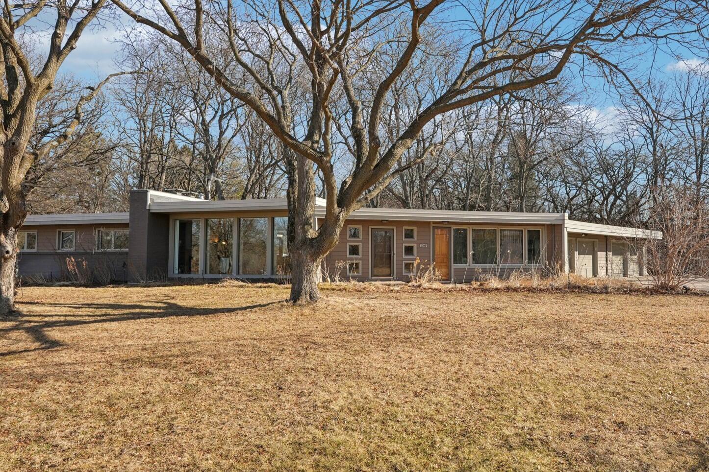 1009 Spring Valley Road Burlington, WI 53105 - Photo 2 of 49 Mid Century Architecture