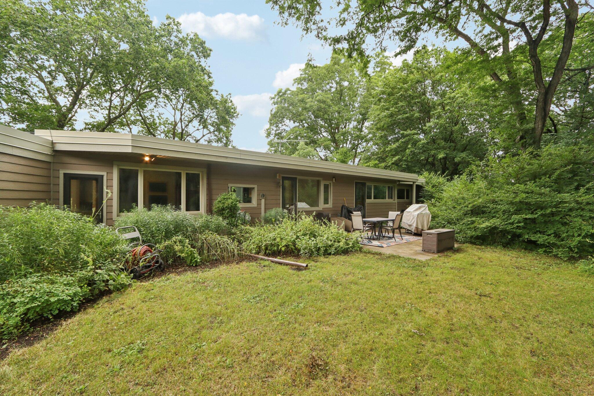 1009 Spring Valley Road Burlington, WI 53105 - Photo 31 of 49 Mature Landscaping