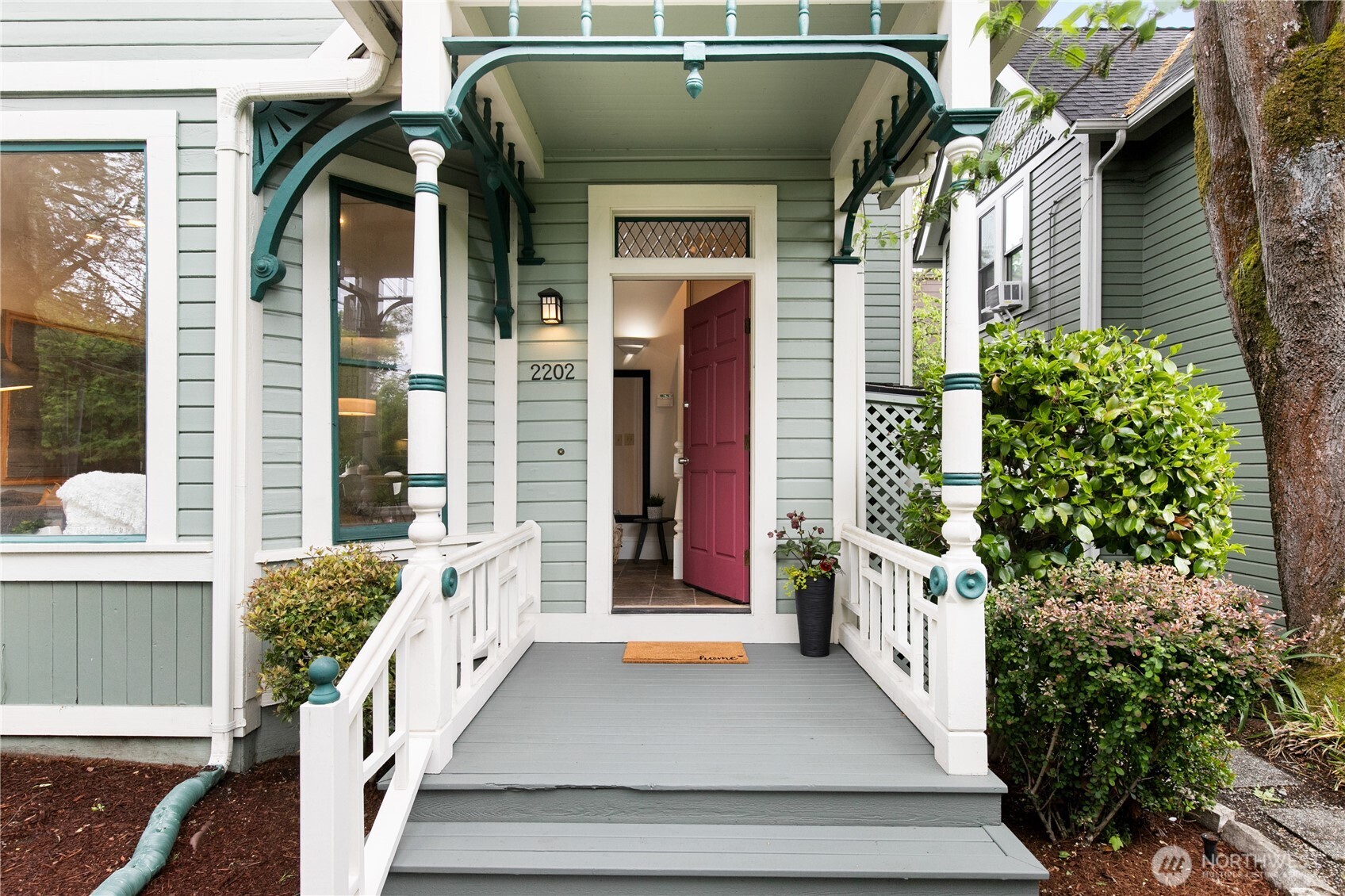 2202 East John Street Seattle, WA 98112 - Photo 2 of 34