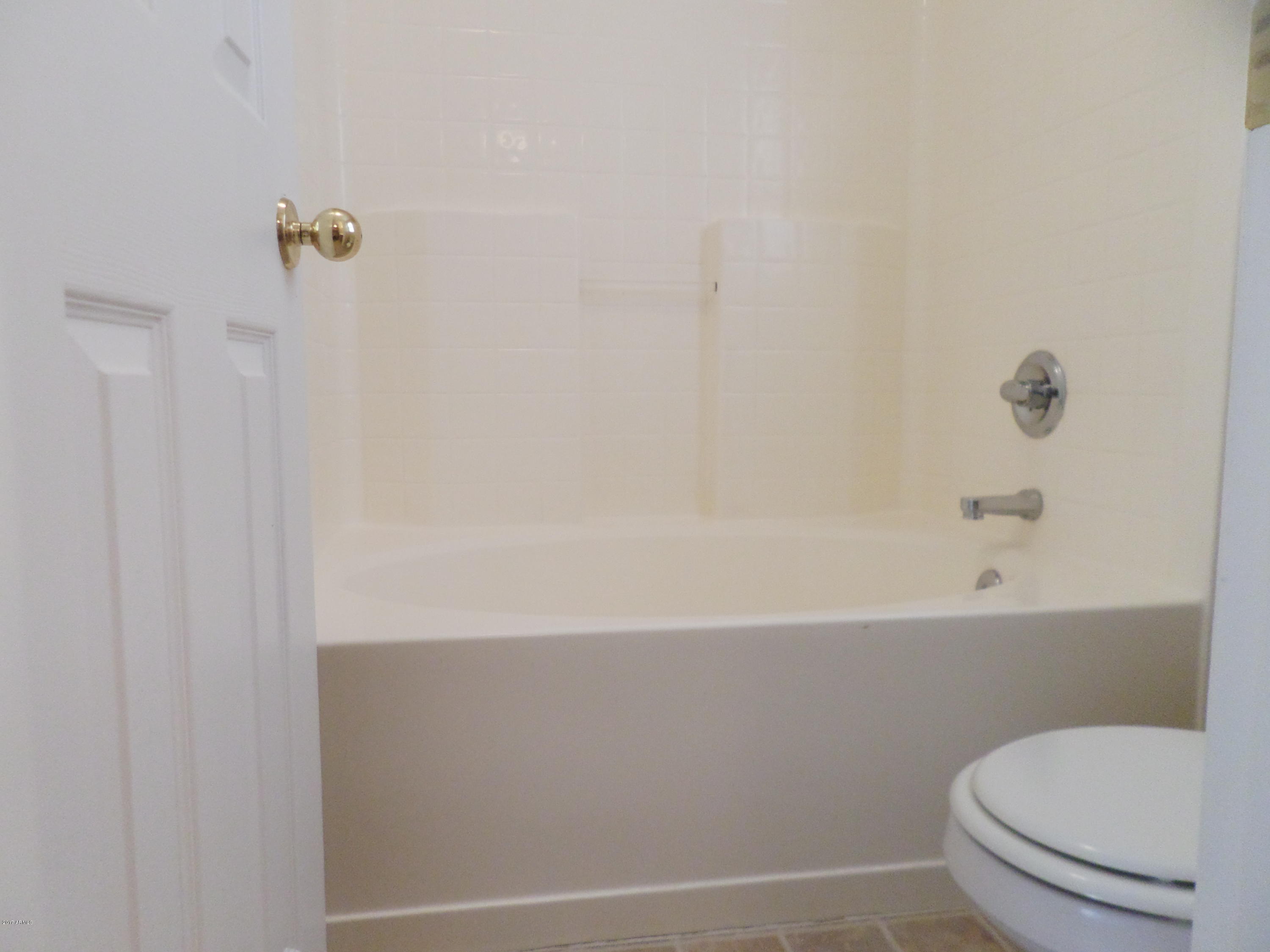 2324 West Carson Road Phoenix, AZ 85041 - Photo 12 of 15 2324 W CARSON MBATH 1
