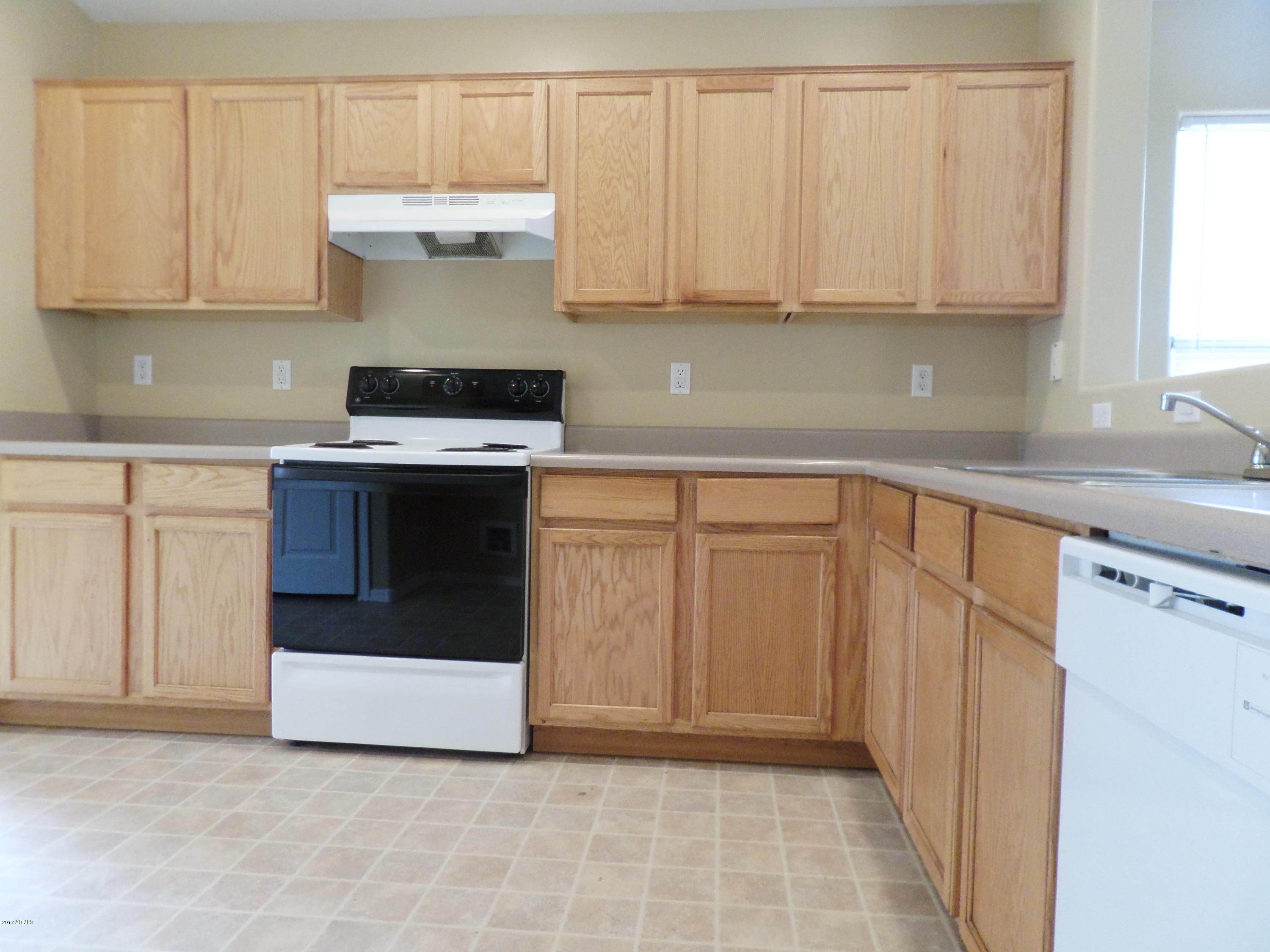 2324 West Carson Road Phoenix, AZ 85041 - Photo 4 of 15 2324 W carson kitchen 1
