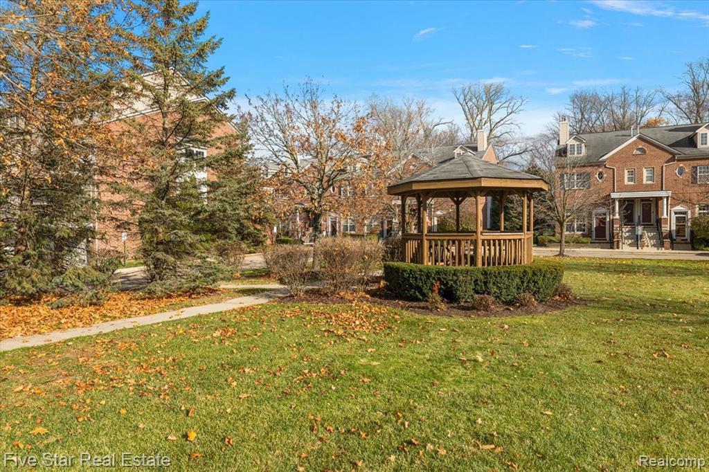 16924 Farmington Road, Unit 93 Livonia, MI 48154 - Photo 8 of 60 Gallery Image 8