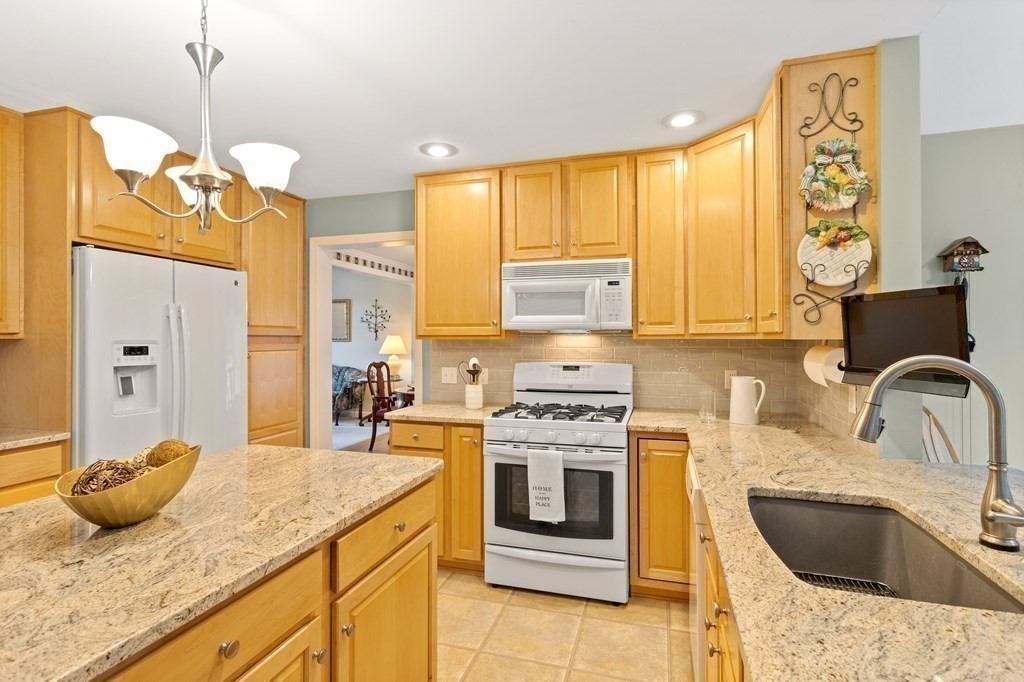 8 Rooks Way Westford, MA 01886 - Photo 11 of 42 Gallery Image 11
