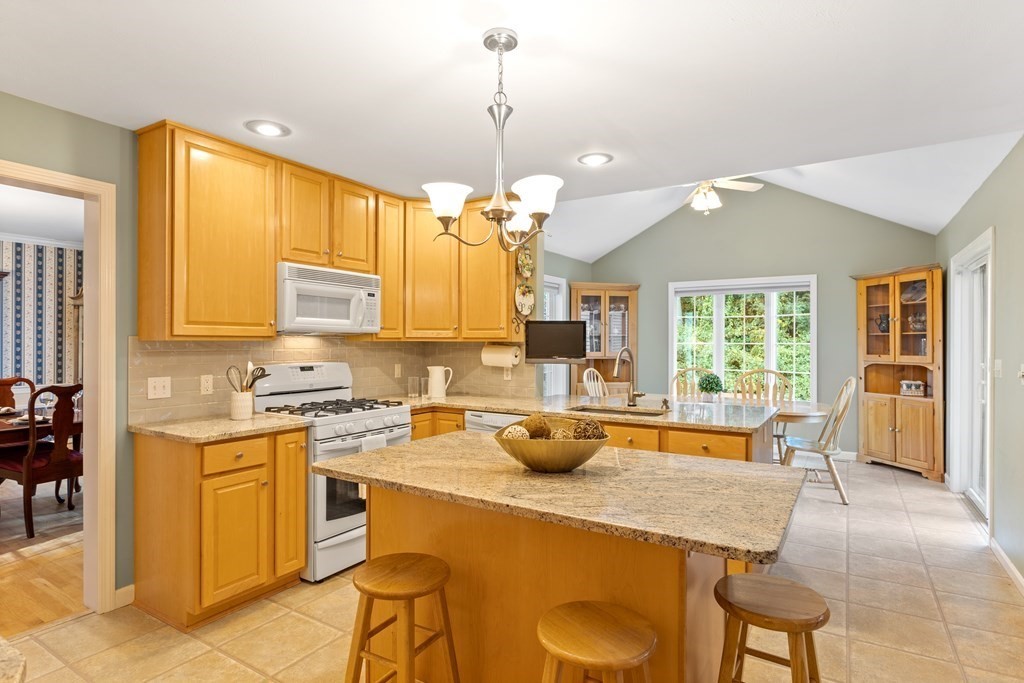 8 Rooks Way Westford, MA 01886 - Photo 12 of 42 Gallery Image 12