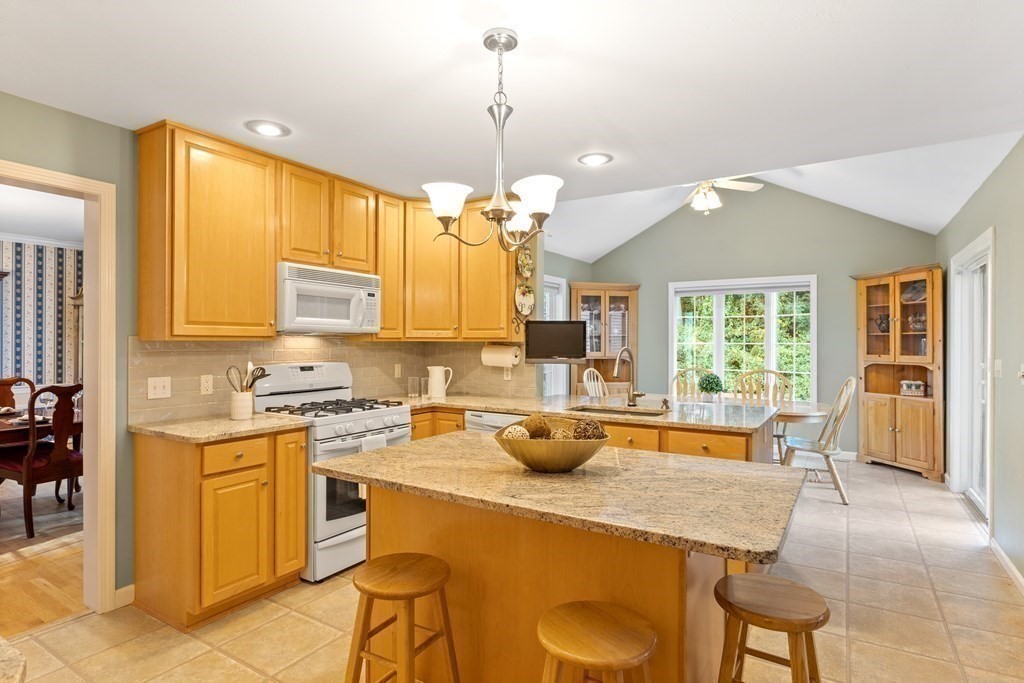 8 Rooks Way Westford, MA 01886 - Photo 10 of 42 Gallery Image 10