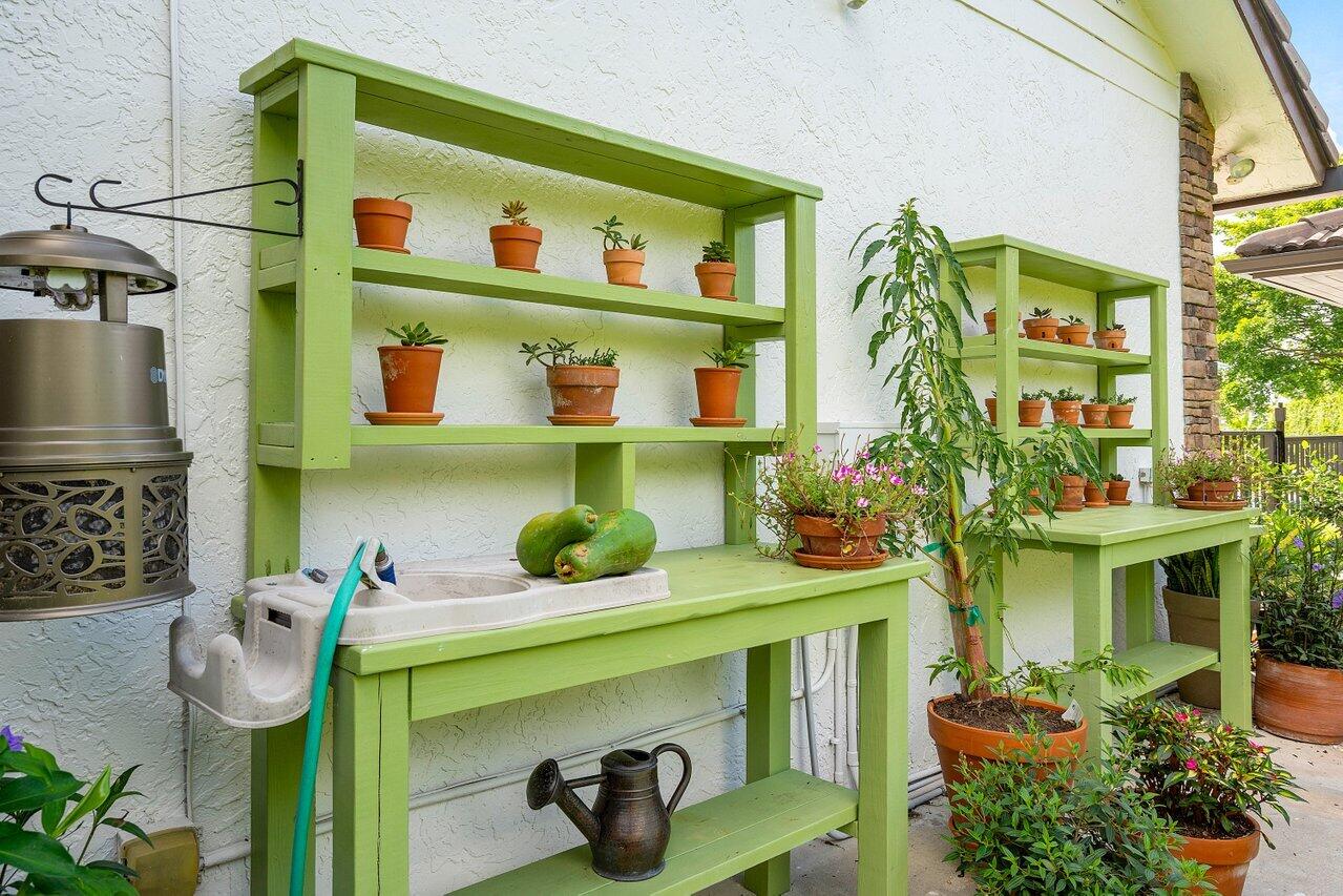 8203 Sawpine Road Delray Beach, FL 33446 - Photo 69 of 82 Potters Benches