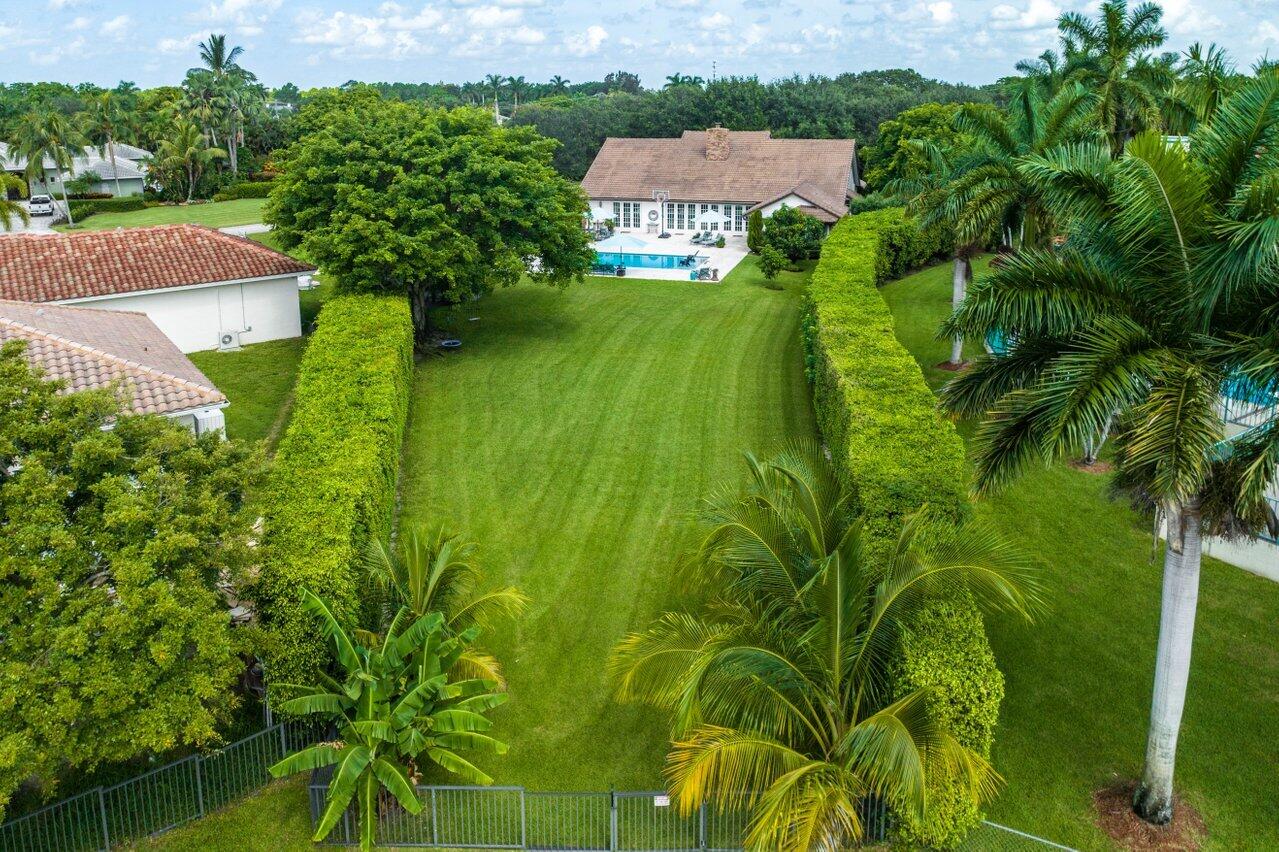 8203 Sawpine Road Delray Beach, FL 33446 - Photo 75 of 82 Privacy Hedges