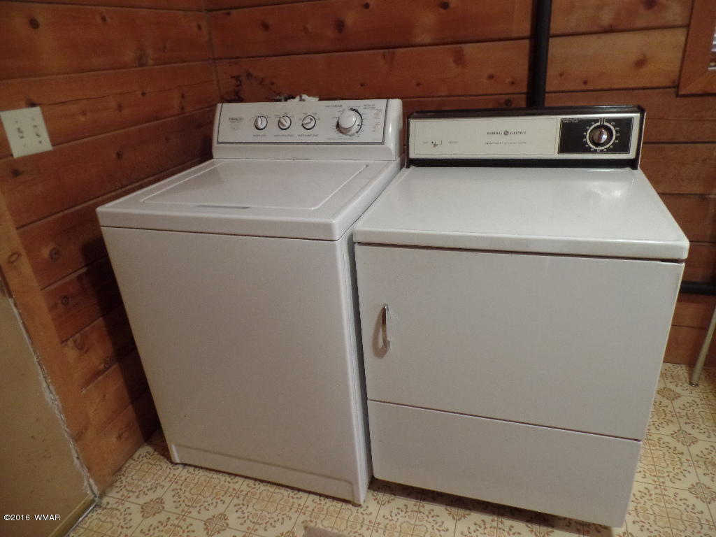 1124 North 650 Street Snowflake, AZ 85937 - Photo 23 of 35 a utility room with dryer and washer