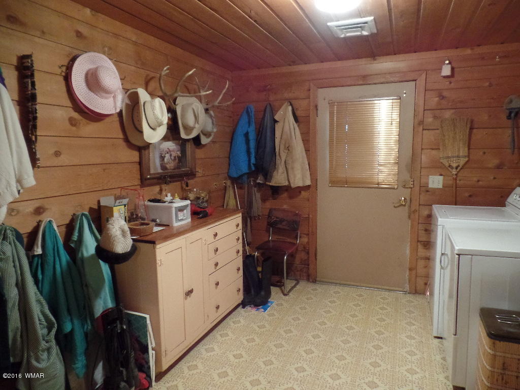 1124 North 650 Street Snowflake, AZ 85937 - Photo 24 of 35 a view of walk in closet