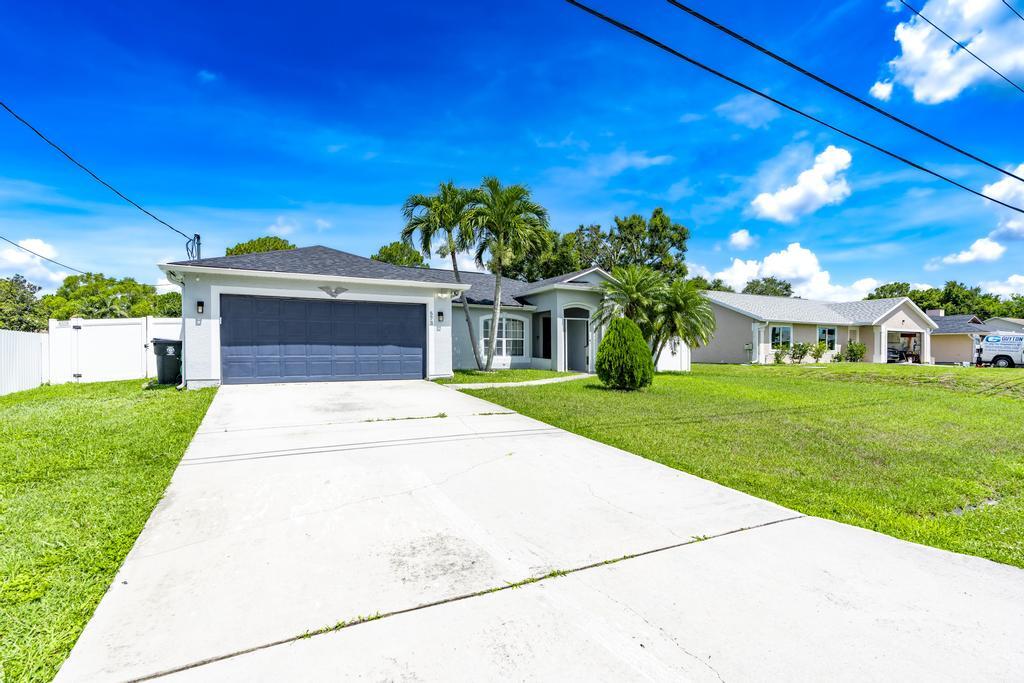 573 Southwest Cherryhill Road Port St. Lucie, FL 34953 - Photo 3 of 63 iPixx_00_1