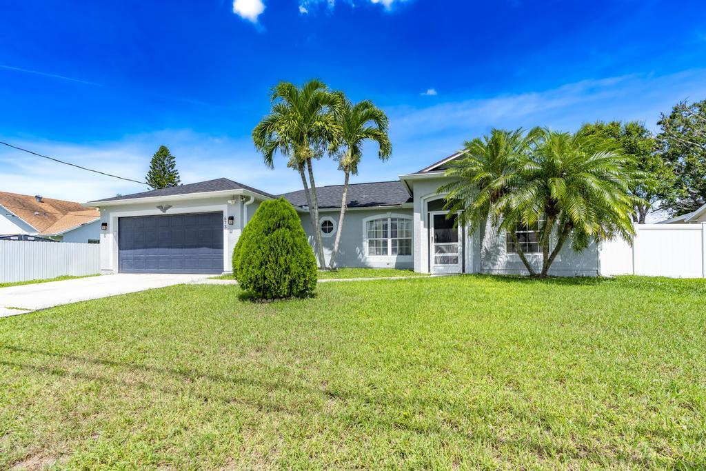 573 Southwest Cherryhill Road Port St. Lucie, FL 34953 - Photo 4 of 63 iPixx_00_7