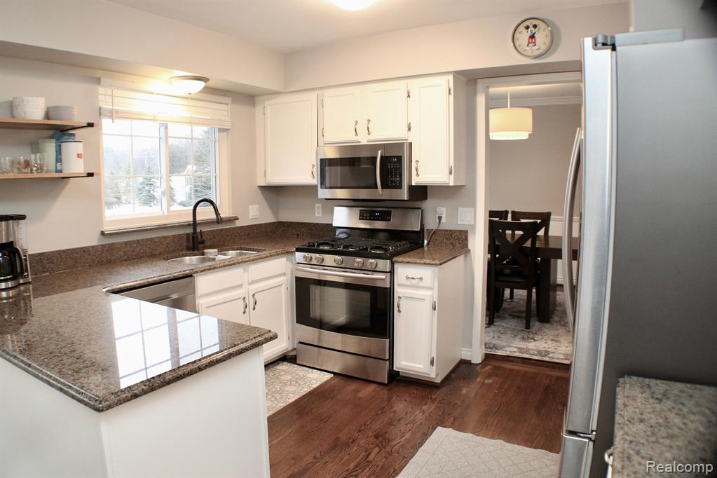 1532 Grandview Drive Rochester Hills, MI 48306 - Photo 15 of 40