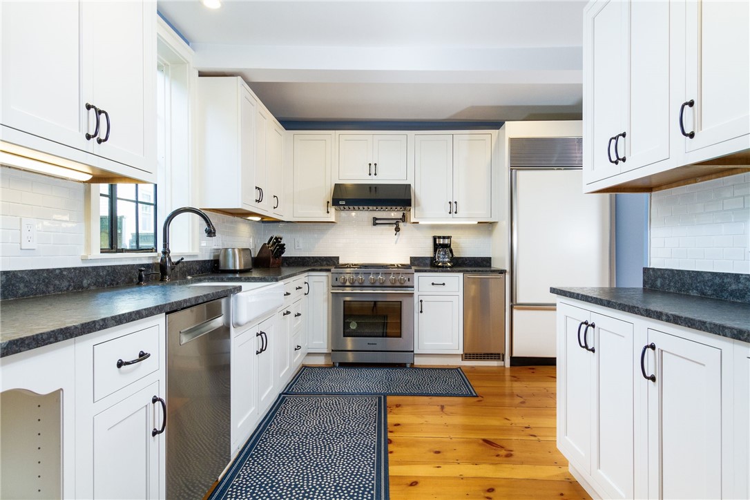 26 Thames Street Newport, RI 02840 - Photo 13 of 45 Kitchen