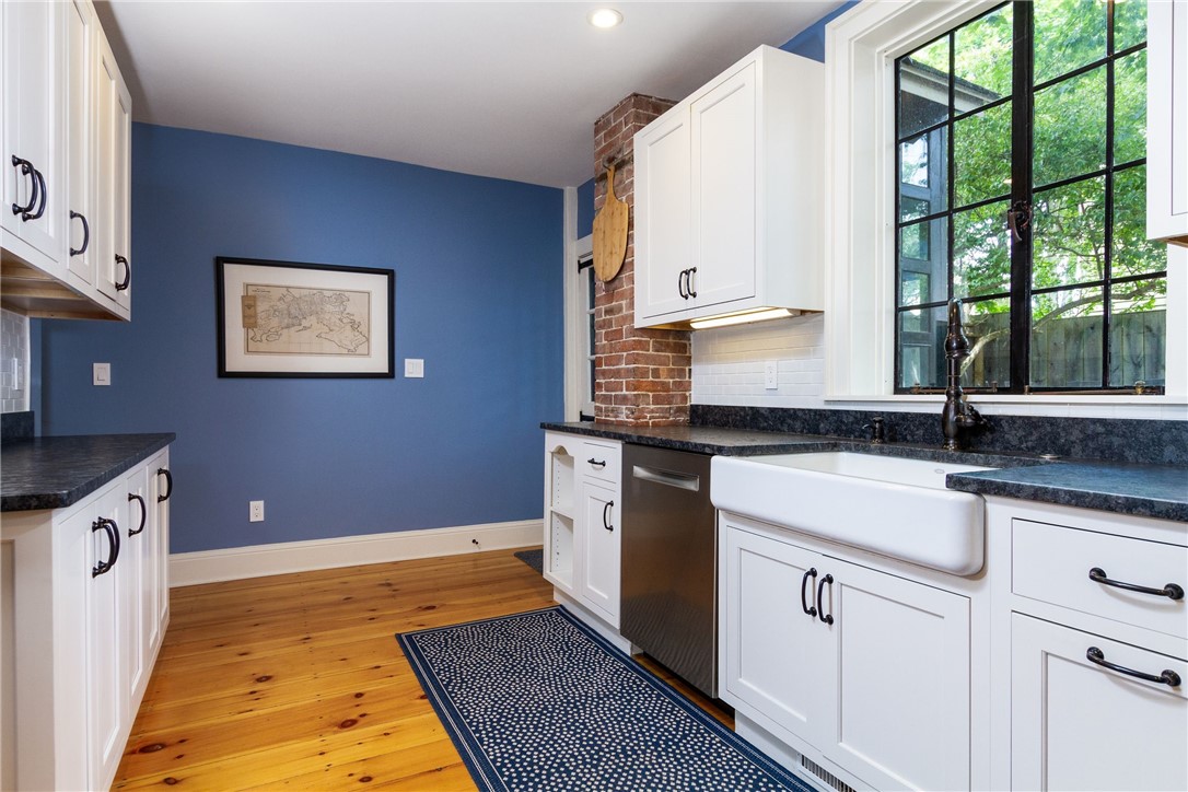 26 Thames Street Newport, RI 02840 - Photo 14 of 45 Kitchen
