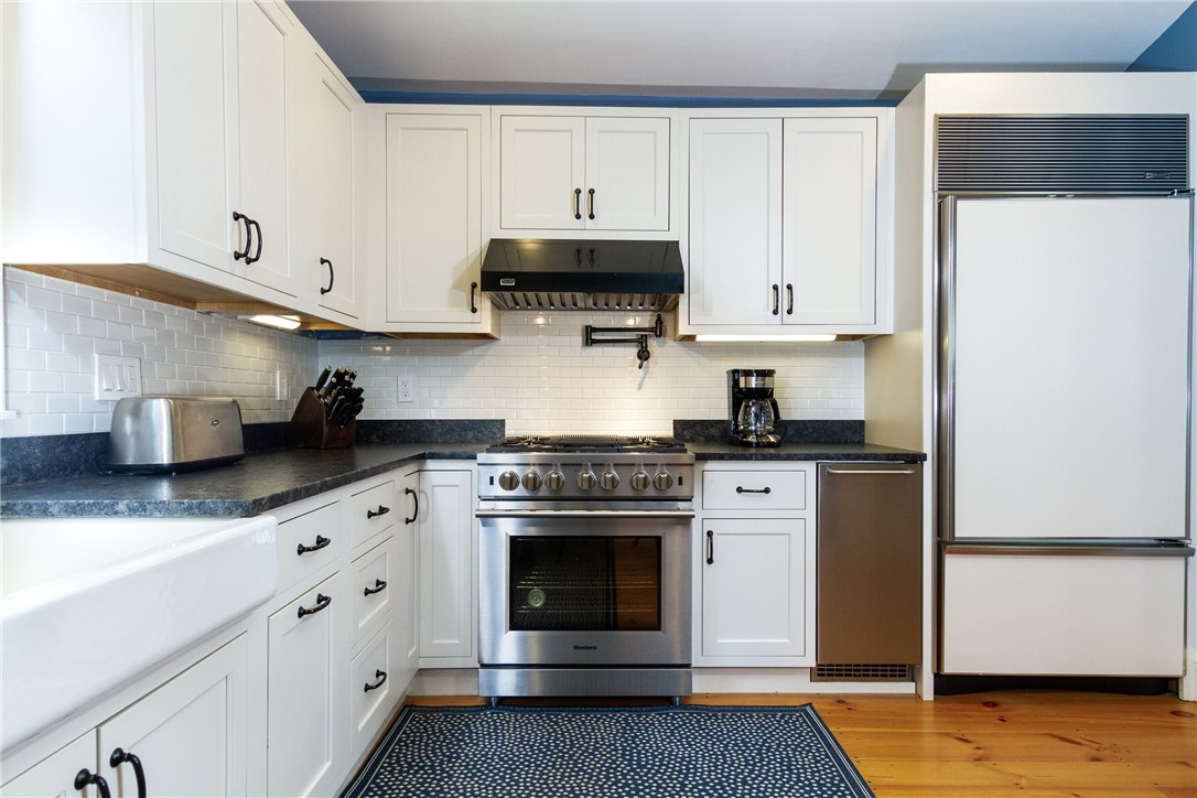 26 Thames Street Newport, RI 02840 - Photo 15 of 45 Kitchen