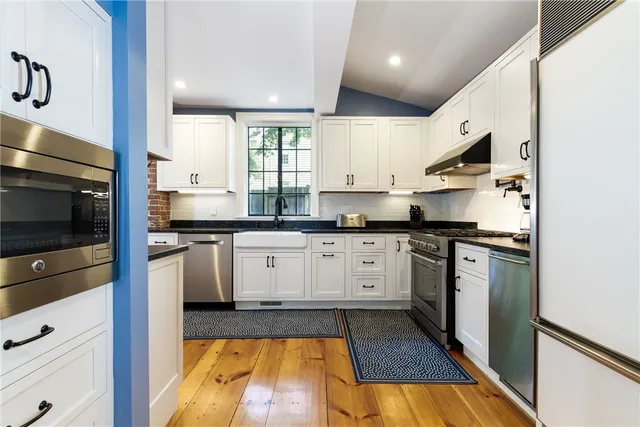 $17,500 | 26 Thames Street, Newport, RI 02840