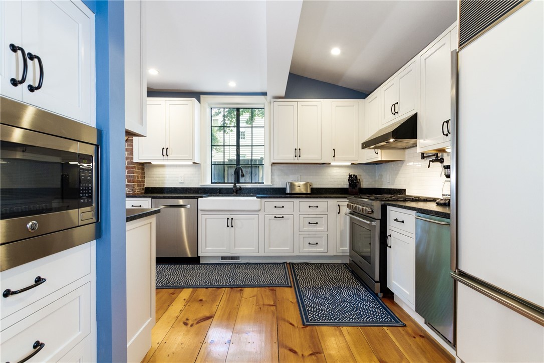 26 Thames Street Newport, RI 02840 - Photo 16 of 45 Kitchen