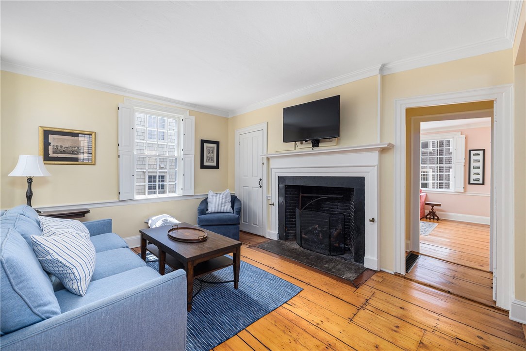 26 Thames Street Newport, RI 02840 - Photo 17 of 45 Living Room