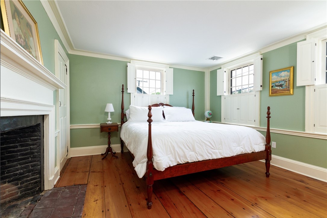 26 Thames Street Newport, RI 02840 - Photo 27 of 45 Front bedroom with ensuite