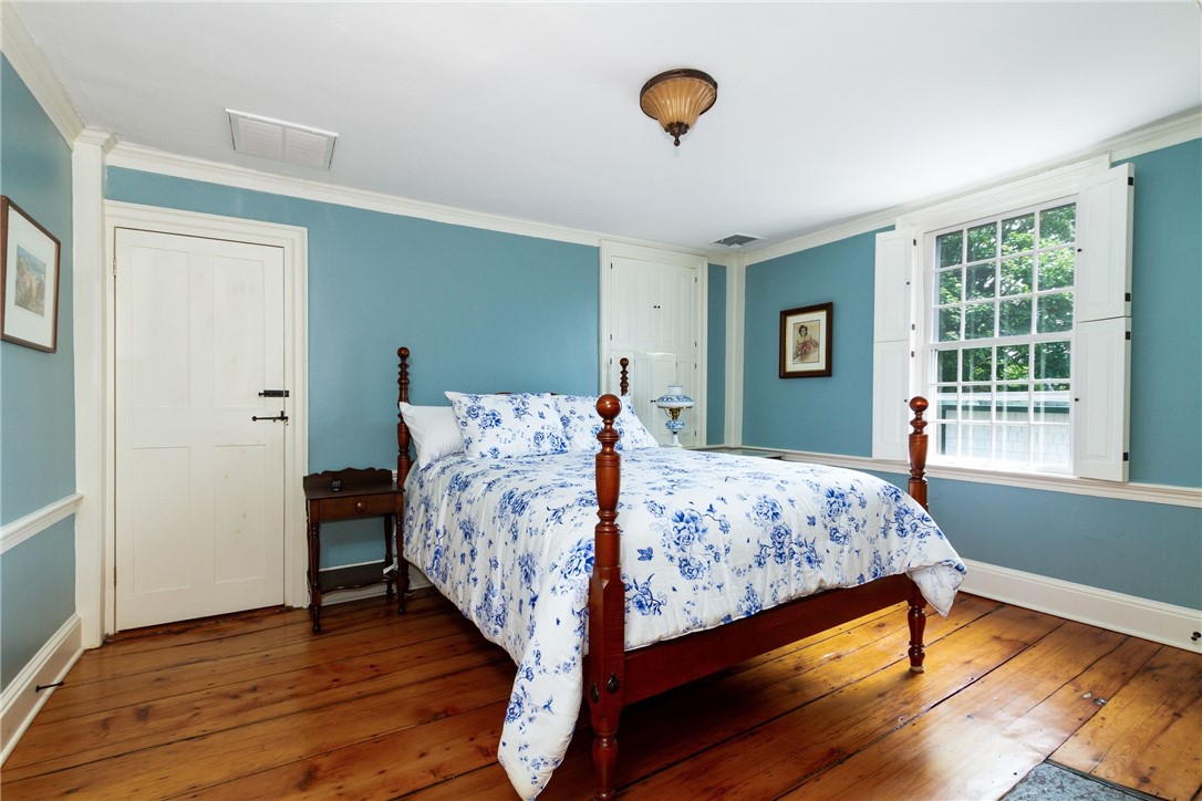 26 Thames Street Newport, RI 02840 - Photo 29 of 45 Primary bedroom with ensuite