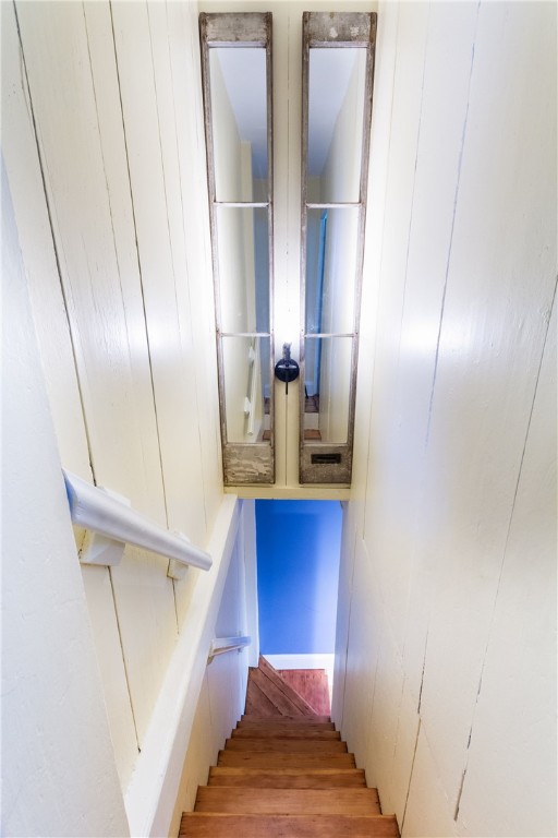 26 Thames Street Newport, RI 02840 - Photo 34 of 45 Back staircase to primary bedroom and office