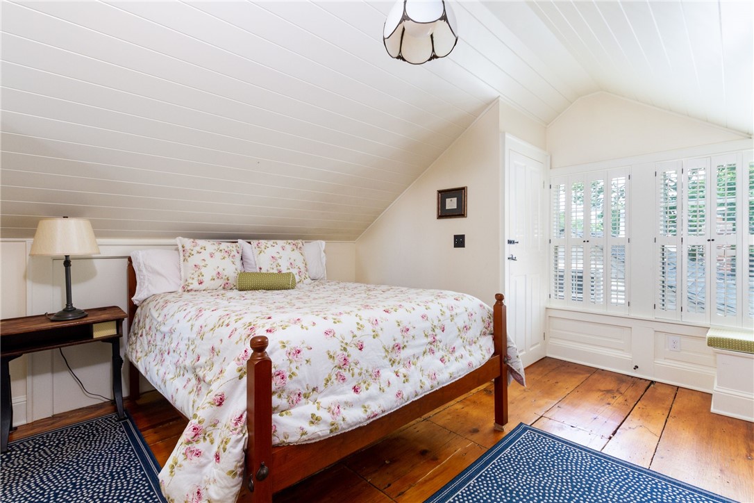 26 Thames Street Newport, RI 02840 - Photo 37 of 45 Third floor bedroom