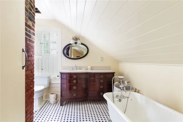 $17,500 | 26 Thames Street, Newport, RI 02840