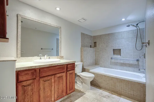 $225,000 | 750 East Northern Avenue, Unit 1055, Phoenix, AZ 85020