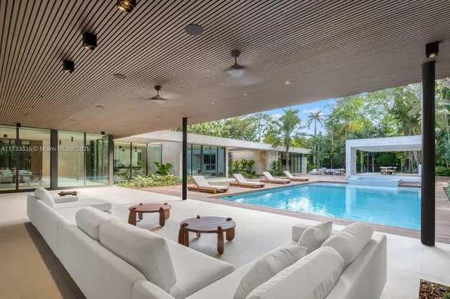 $24,900,000 | 4040 Kiaora Street, Miami, FL 33133