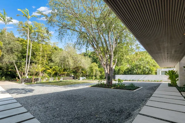 $24,900,000 | 4040 Kiaora Street, Miami, FL 33133