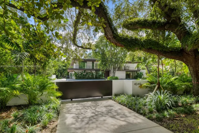 $24,900,000 | 4040 Kiaora Street, Miami, FL 33133